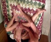 Испанец лижет подруге писечку и дрочит себе хуй